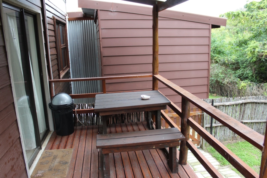 6 Bedroom Property for Sale in Paradise Beach Eastern Cape